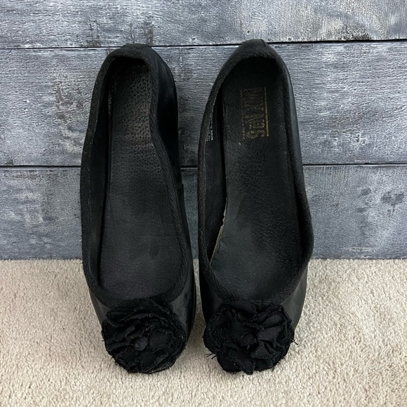 Mix No. 6 Black Flats - Picture 1 of 4